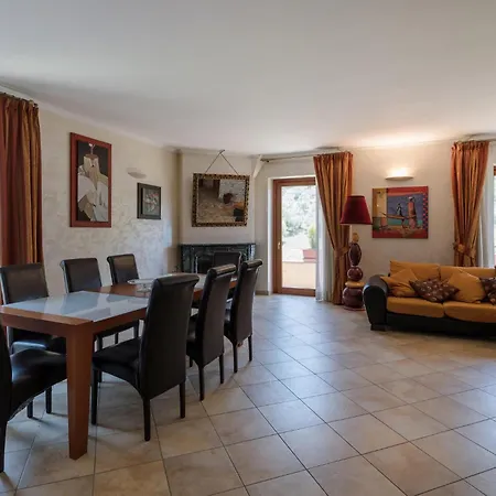 In With Kitchen Nerola